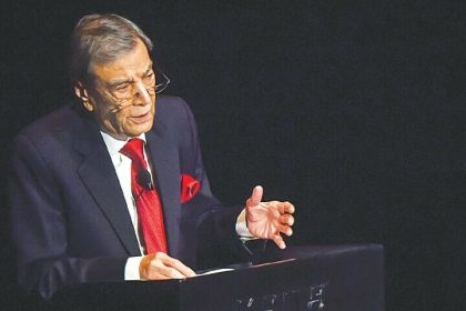 Iconic artist orator Zia Mohyeddin passes away at 91 in Karachi