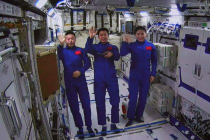 China honors Shenzhou-14 mission astronauts with medals
